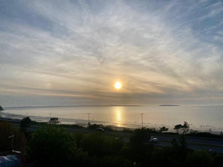 Lovely New 2 Bedroom Condo With Stunning Seaviews Penmaenmawr Zewnętrze zdjęcie