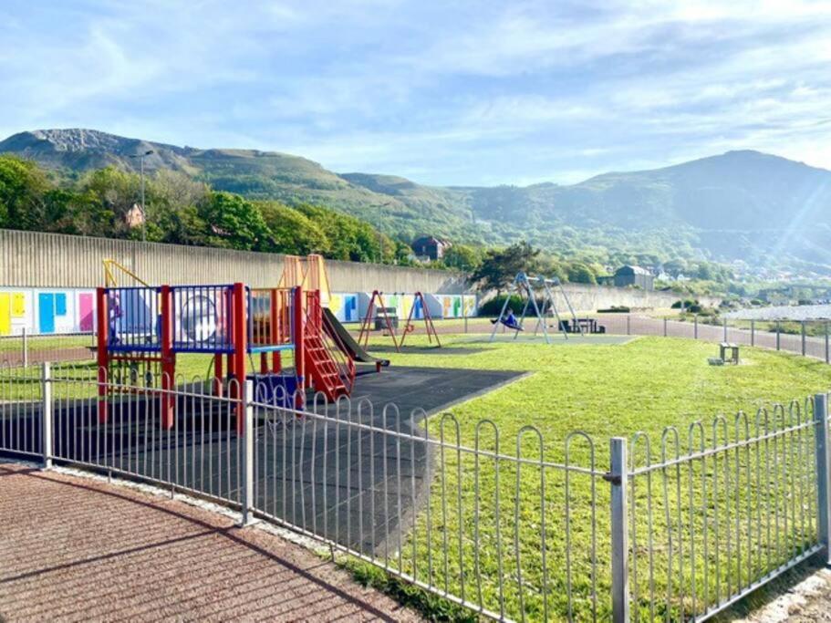 Lovely New 2 Bedroom Condo With Stunning Seaviews Penmaenmawr Zewnętrze zdjęcie