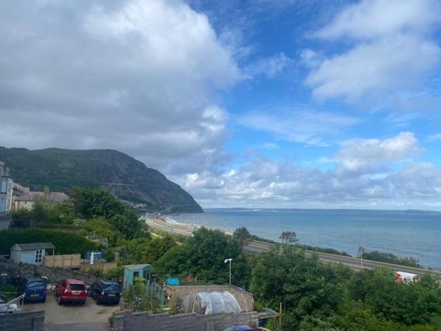 Lovely New 2 Bedroom Condo With Stunning Seaviews Penmaenmawr Zewnętrze zdjęcie