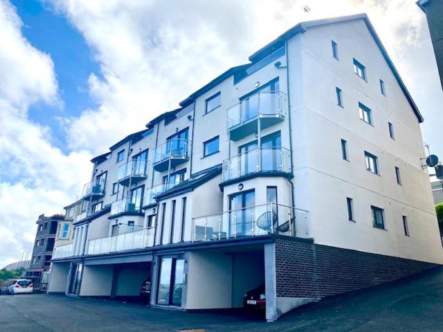Lovely New 2 Bedroom Condo With Stunning Seaviews Penmaenmawr Zewnętrze zdjęcie