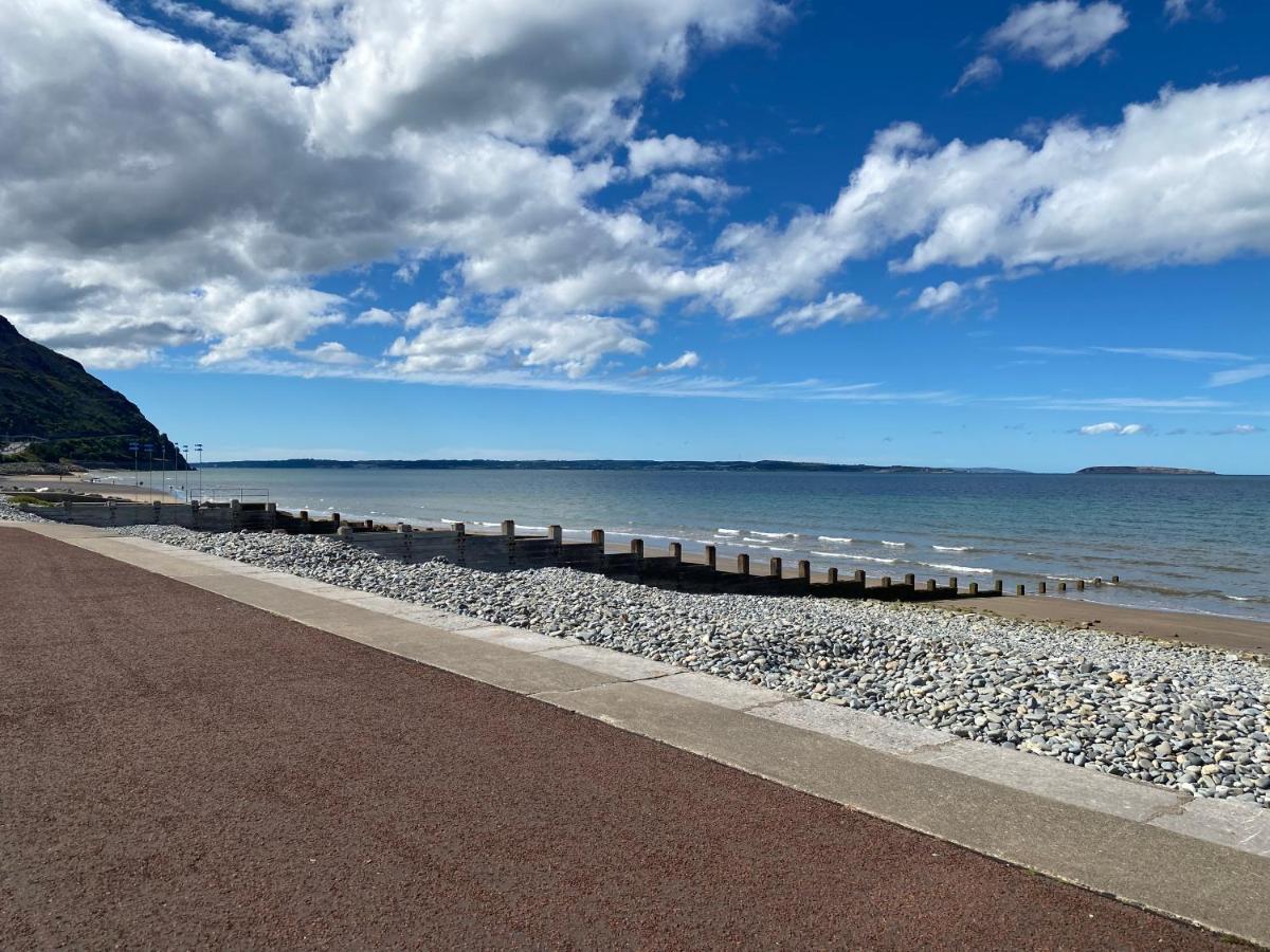 Lovely New 2 Bedroom Condo With Stunning Seaviews Penmaenmawr Zewnętrze zdjęcie