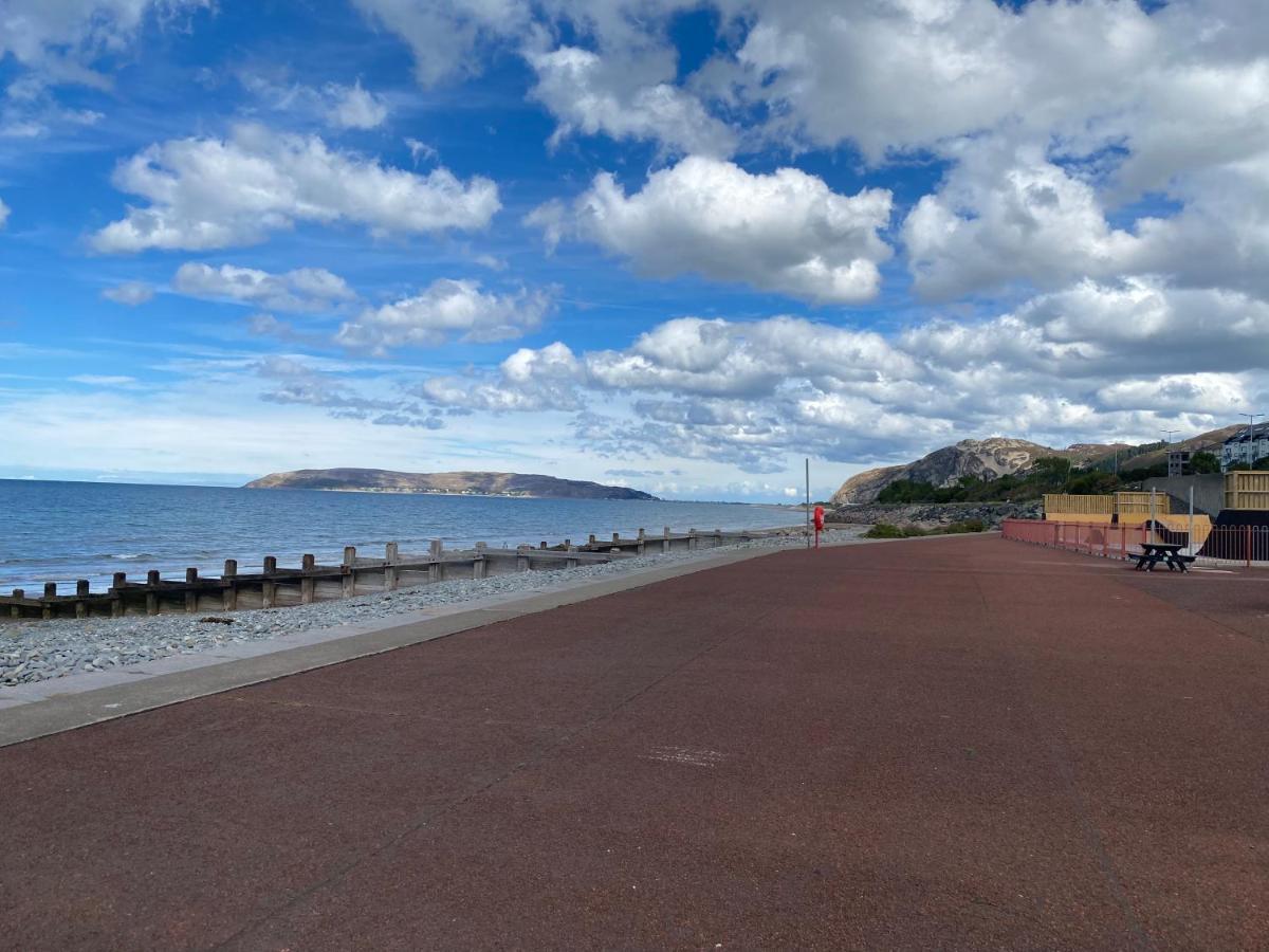 Lovely New 2 Bedroom Condo With Stunning Seaviews Penmaenmawr Zewnętrze zdjęcie