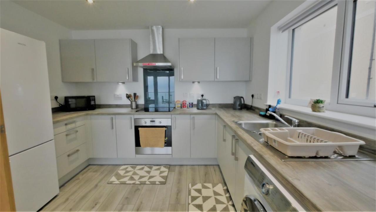 Lovely New 2 Bedroom Condo With Stunning Seaviews Penmaenmawr Zewnętrze zdjęcie