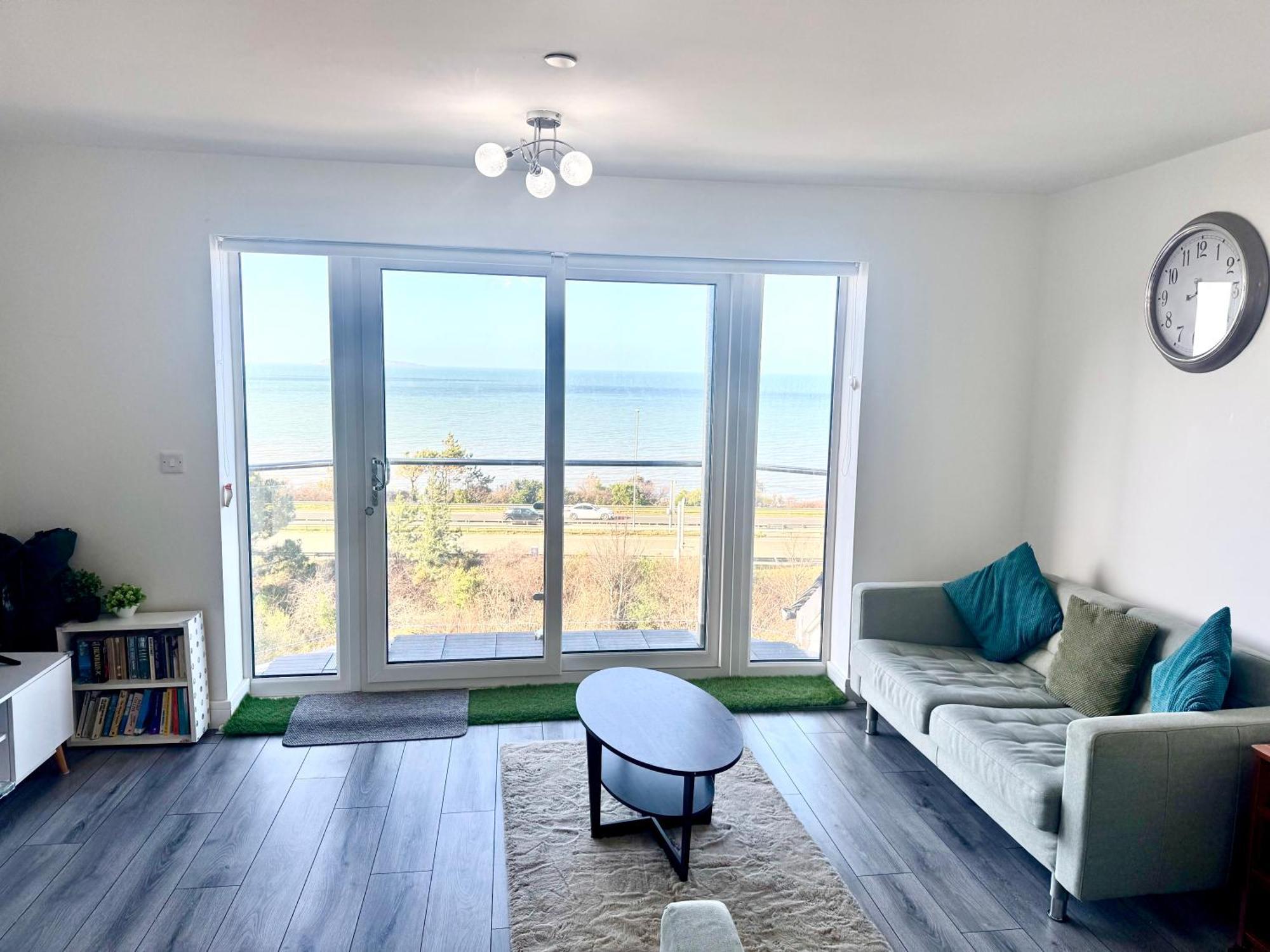 Lovely New 2 Bedroom Condo With Stunning Seaviews Penmaenmawr Zewnętrze zdjęcie