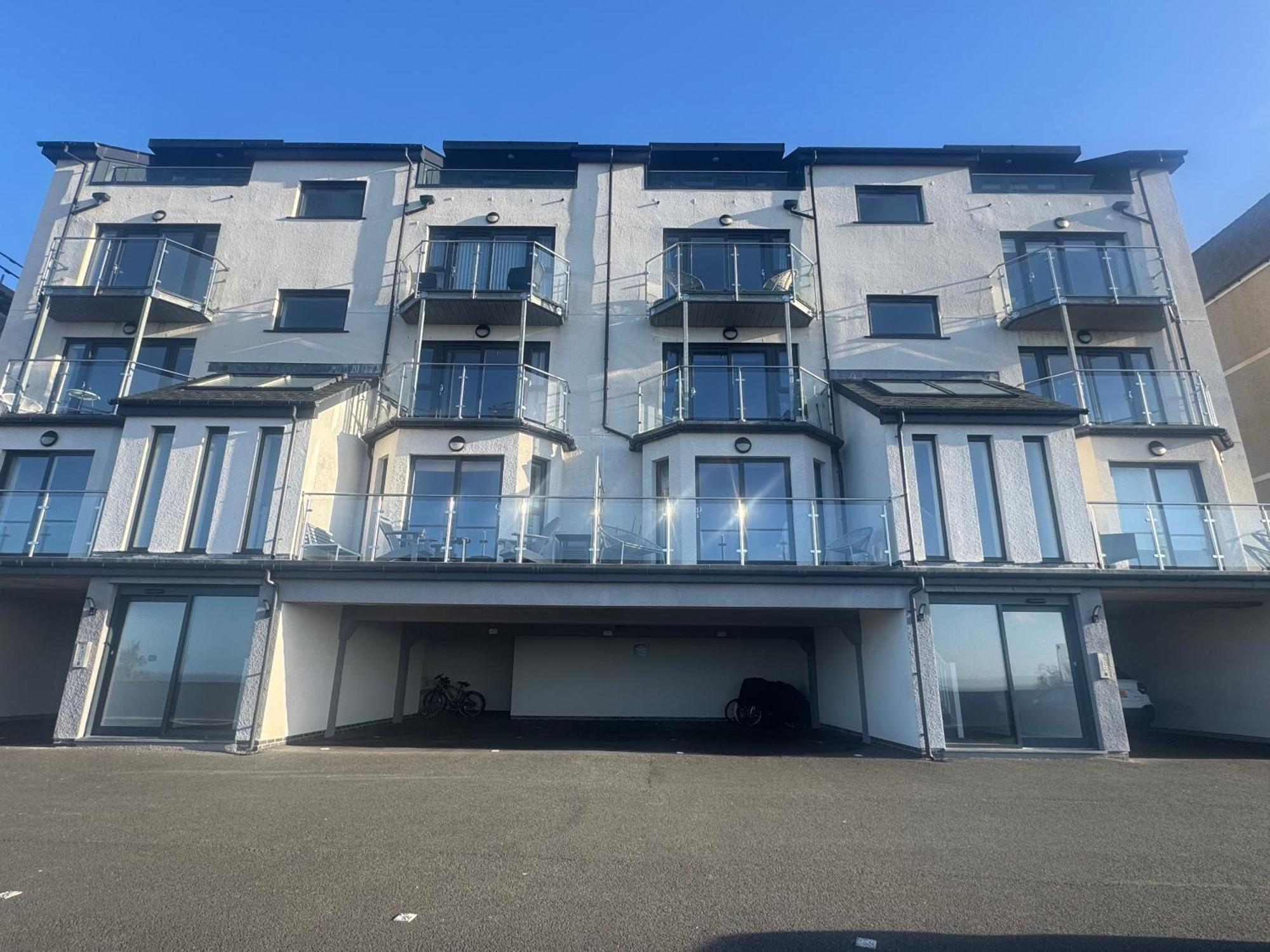 Lovely New 2 Bedroom Condo With Stunning Seaviews Penmaenmawr Zewnętrze zdjęcie